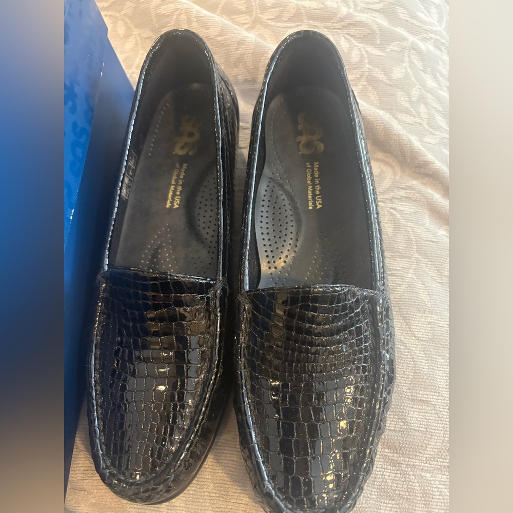 SAS Simplify Black Croc loafers. SIZE 8.5